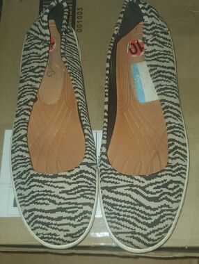 Women's Zebra-Print Casual Slip-On Flats - Black & Cream